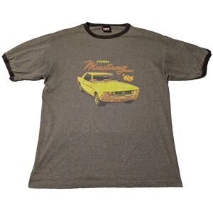 FORD MUSTAAG 1965 TNT TRAU & LOEVNER Men Large Brown Graphic RINGER T-Shirt